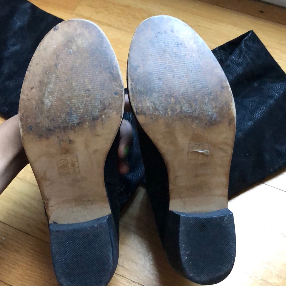 Thigh high suede boots! - Picture 4 of 6